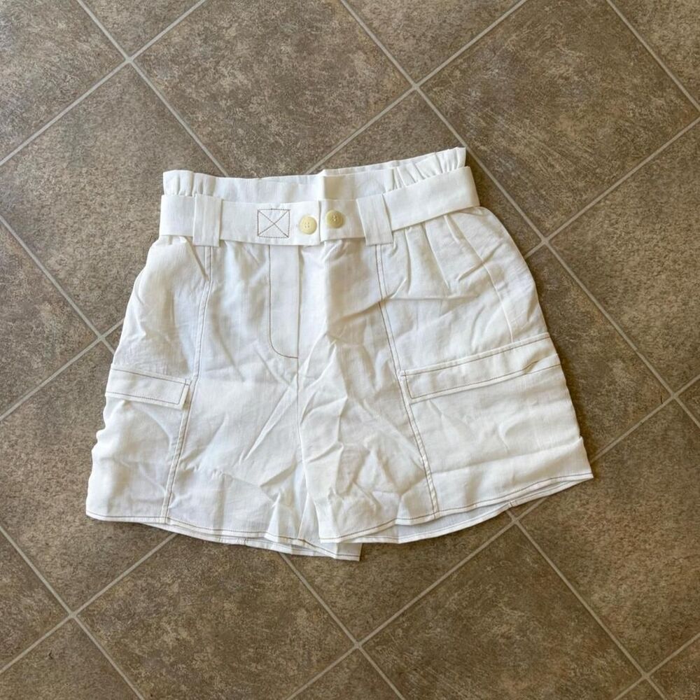 Moon River Ivory High Waisted Paperbag Shorts M NWT